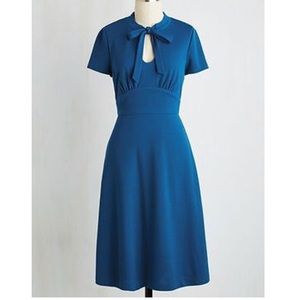 Modcloth Short Sleeve Neck Tie Keyhole Midi Dress